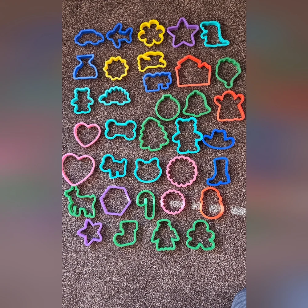 Lot of 35 Plastic Cookie Cutters Animals Holiday Transportation Dinosaurs + More